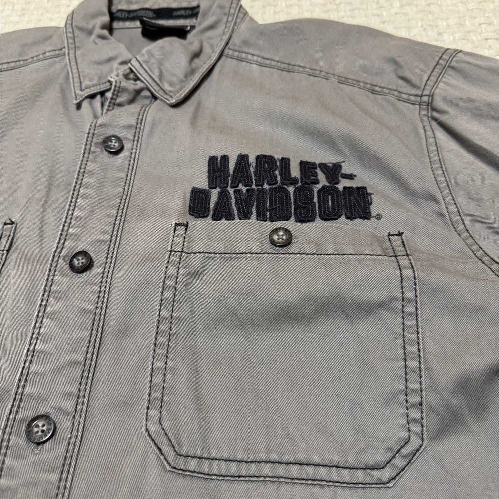 Harley Davidson grey button up shirt, large. Great condition
#biker - Picture 3 of 6